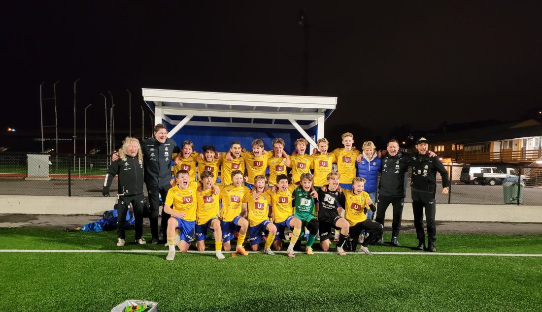 Bak fra venstre: Geir Lauvrak (assistent trener) Steve Isaksen (assistent trener) Andreas Blågestad, Shohaib Shakery, Osama Kashef, Tom Isak Sandnesaunet, Marius Hurvenes, Aksel Grødum, Henrik Edward Heggland, Samuel Eintveit Isaksen, Fredrik Jørgensen Fosse, Christian Lauvrak (assistent trener) Tommy Runar (trener) Foran fra venstre: Even Lauvrak, Ismail Yildirim, Matheo Runar, Manuel Andersen, Ali Mortaza Abbas Al-Moussawi, Lukas Torjussen, Gabriel Berge og Niclas Endresen.