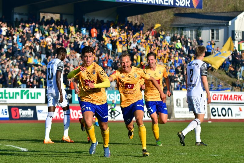 Simsir feirer etter scoringen mot Kristiansund. Foto: Jan Skaregrøm